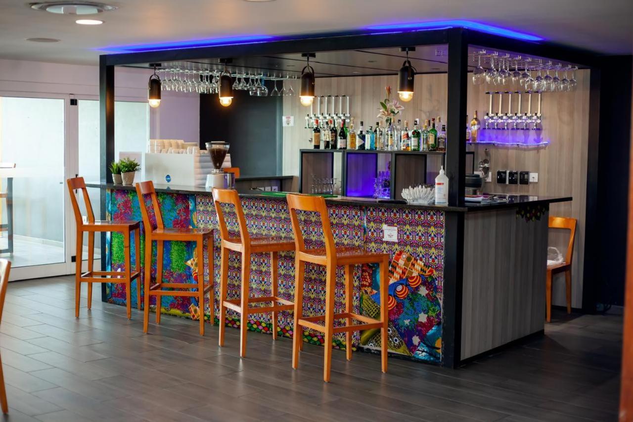 Onomo Hotel Мапуто Екстериор снимка